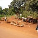 038_langs de weg in Uganda